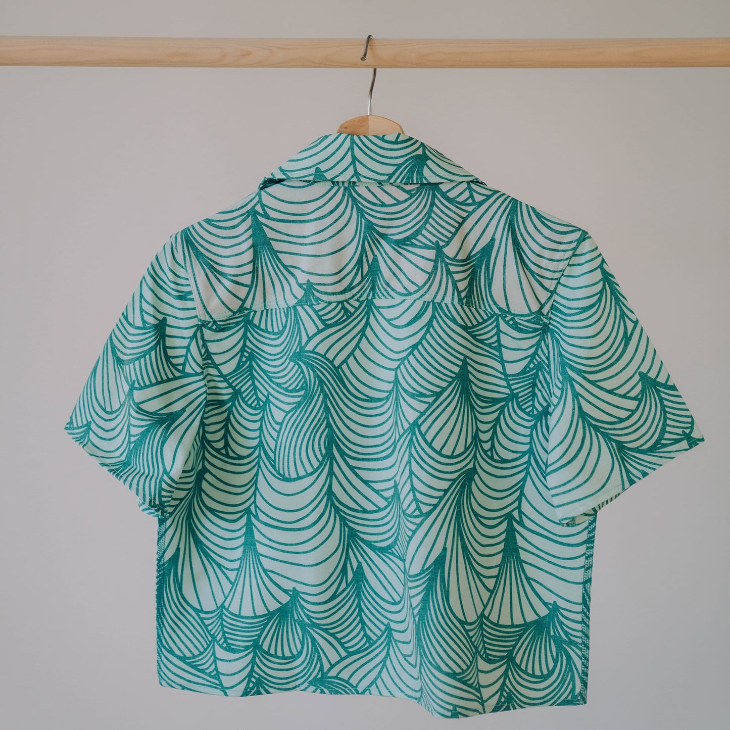 
                  
                    SIREN CROPPED UPF50+ BOARDSHIRT - Waves Seafoam
                  
                